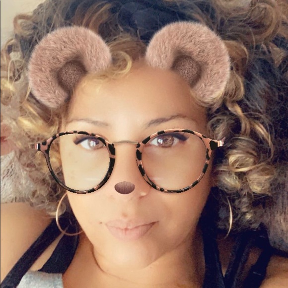 Meet your Posher, Stephanie - Picture 2 of 2